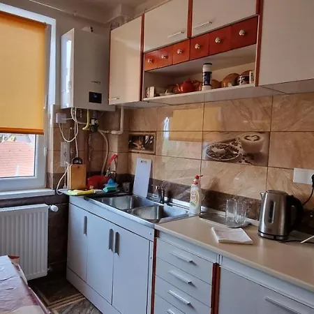 Lovely 1 Bedroom In Apartment
